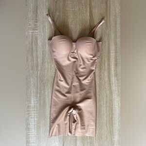 SKIMS NWT Body Molded Mid Thigh Bodysuit in Color Sienna; Size XS